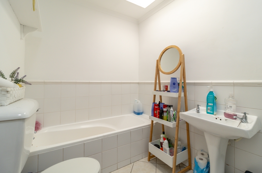 To Let 2 Bedroom Property for Rent in Wynberg Western Cape